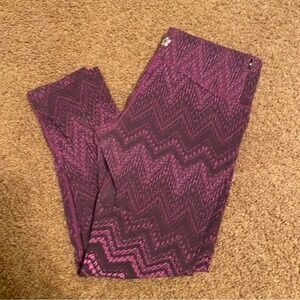 Tuff Athletics adorable purple pattern leggings size M
